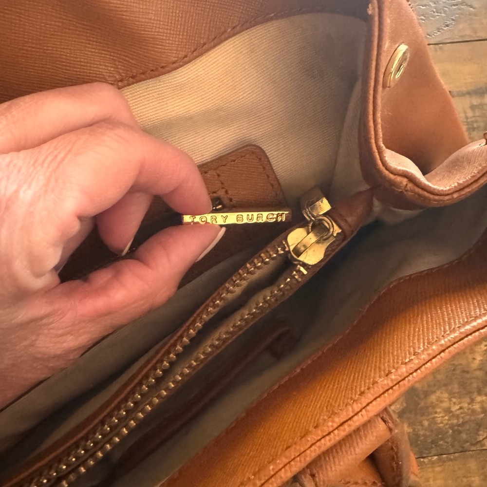 Tory Burch Cognac Leather Tote with Gold Logo - Picture 8 of 12